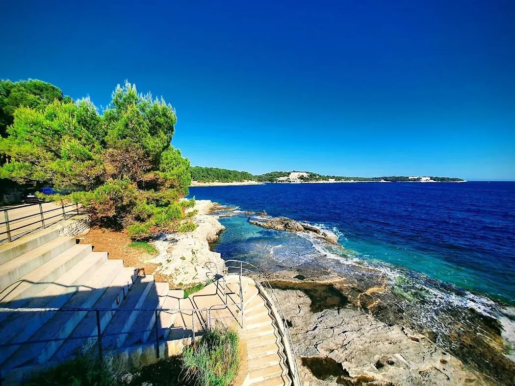 Lungomare Pula Apartment 0*,  Croatia